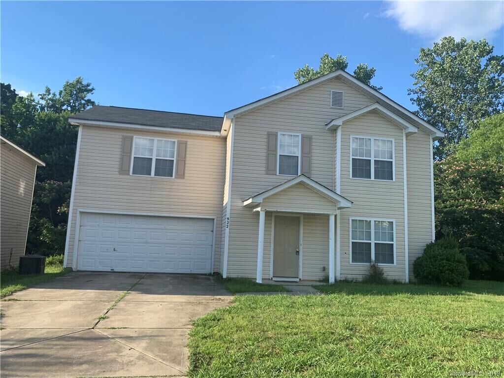 Property Photo:  922 Oakshire Circle  NC 28214 