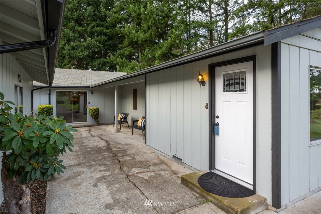 Property Photo:  23520 94th Avenue E  WA 98338 