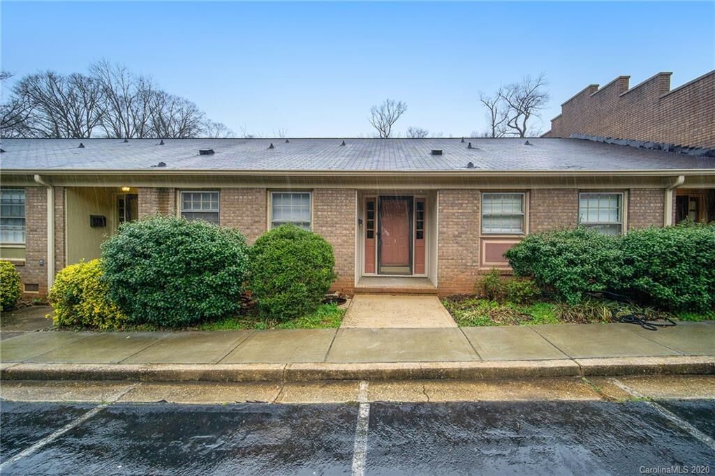 Property Photo: 1334 Briar Creek Road 3 NC 28205