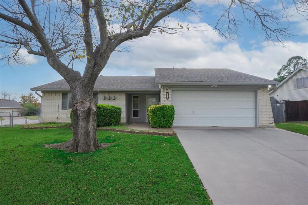 Property Photo: 932 Kent Drive TX 75067