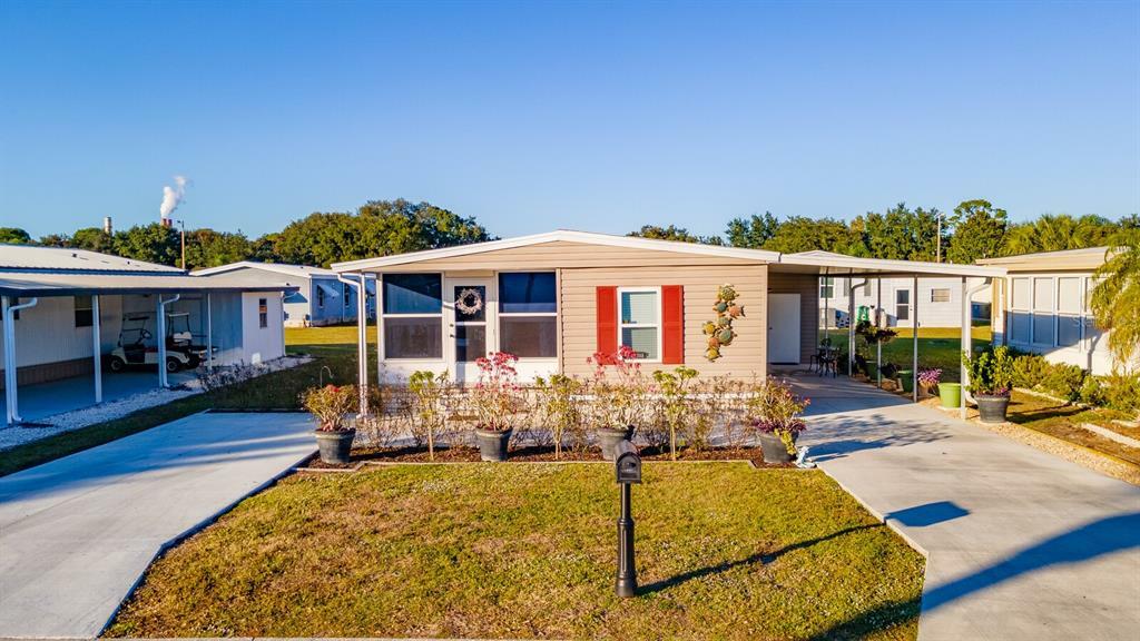 Property Photo: 117 S Saint Thomas Circle FL 33572