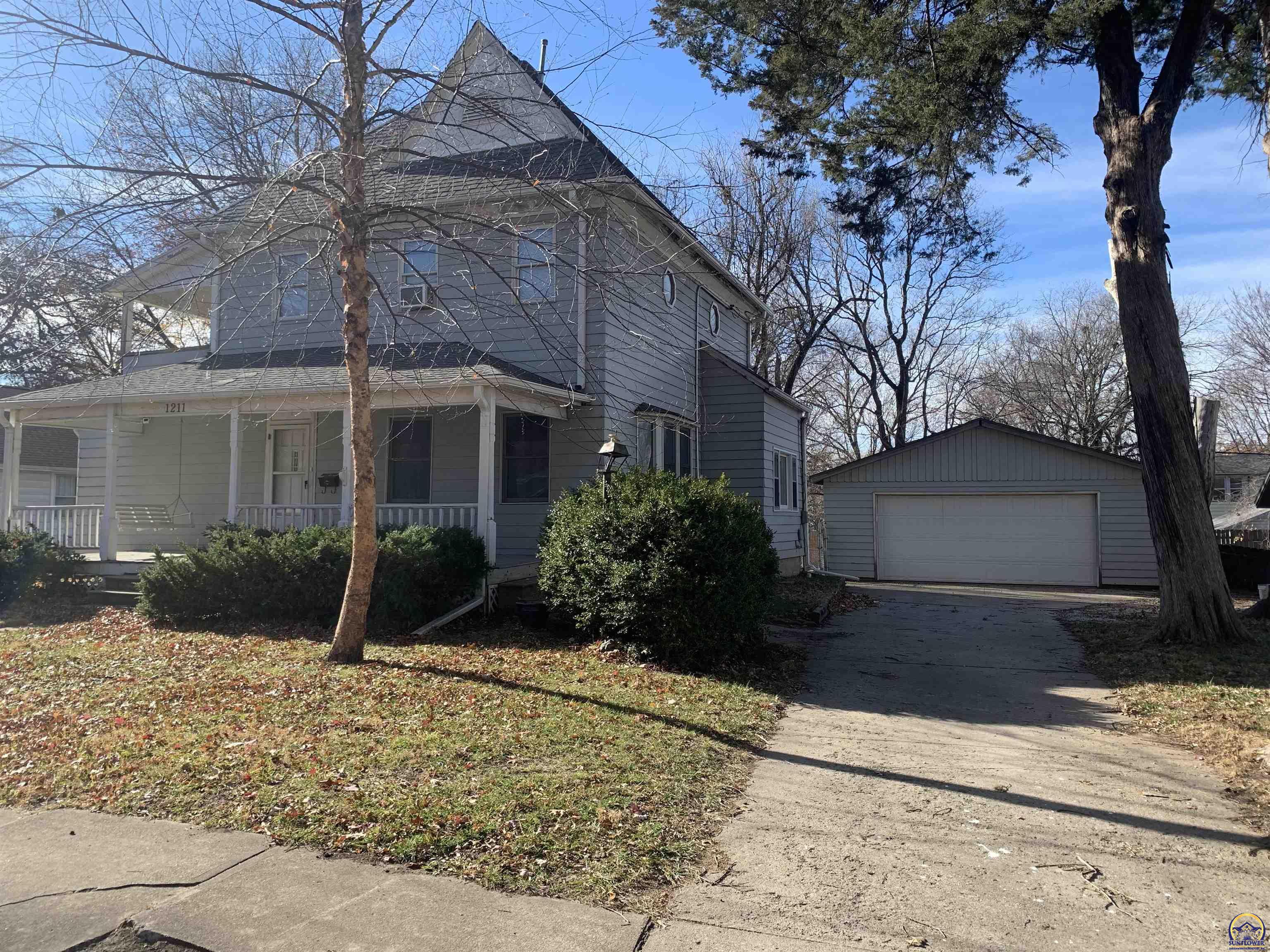 Property Photo: 1211 SW Wayne Ave KS 66604