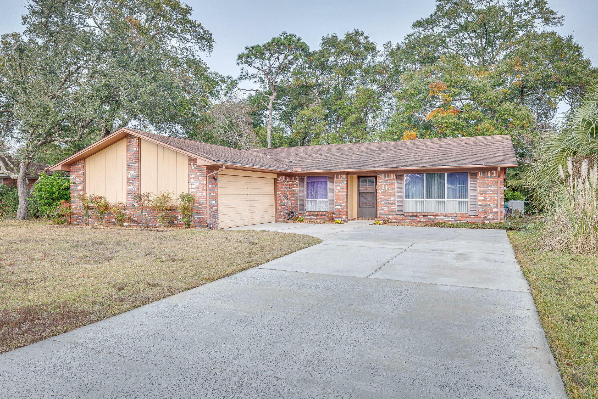 Property Photo:  312 Saint Andrews Drive  FL 32578 