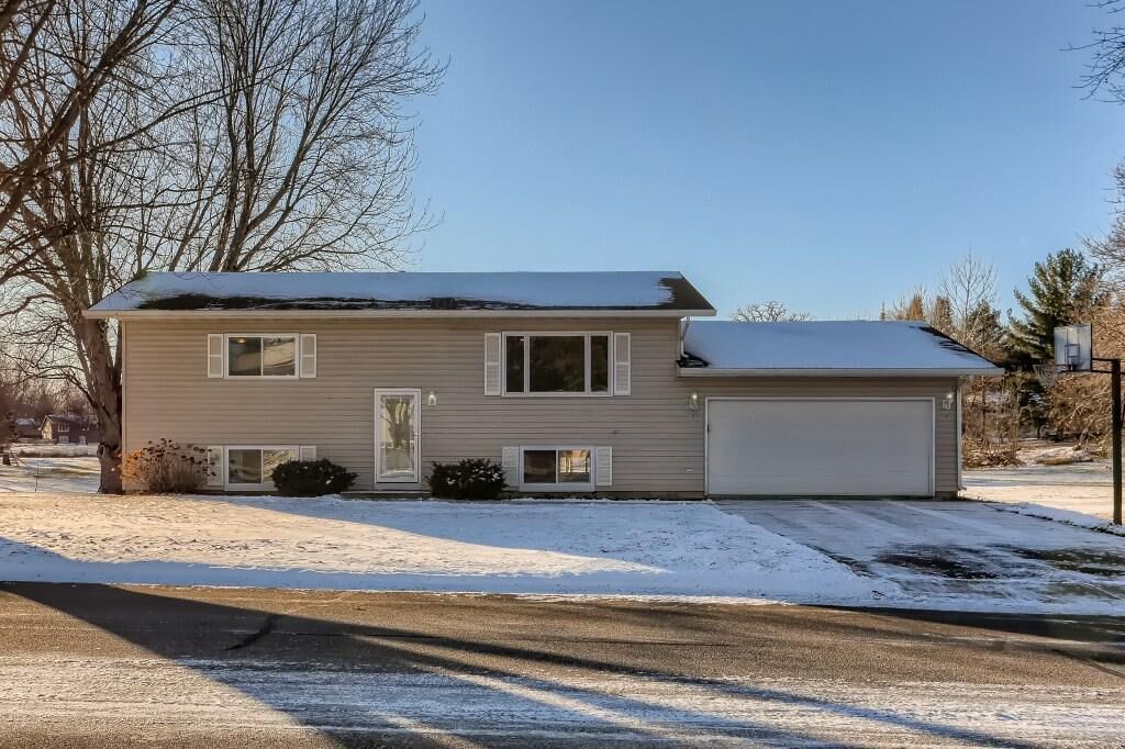 Property Photo:  805 Elm Avenue E  MN 55328 