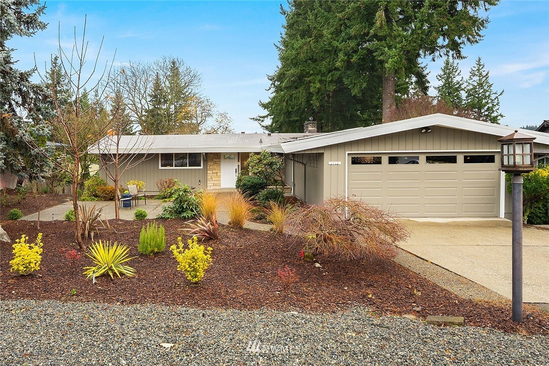 Property Photo:  2512 127th Avenue SE  WA 98005 