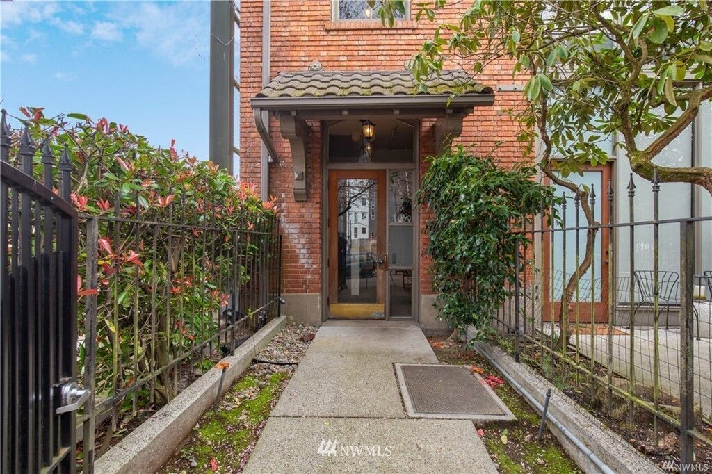 Property Photo: 1406 Harvard Avenue 6 WA 98122