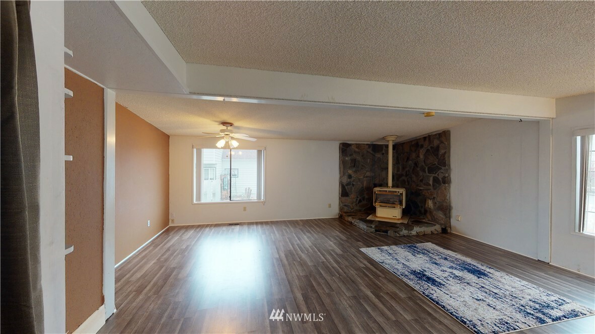 Property Photo: 211 Poplar Street OR 97862