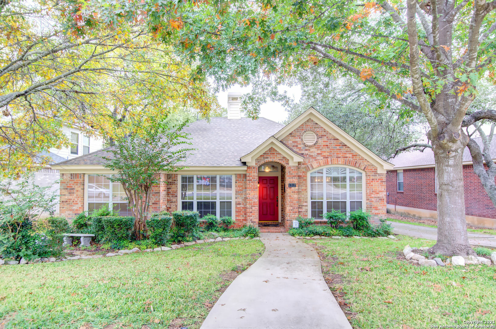 Property Photo: 1317 Barton Crk TX 78258