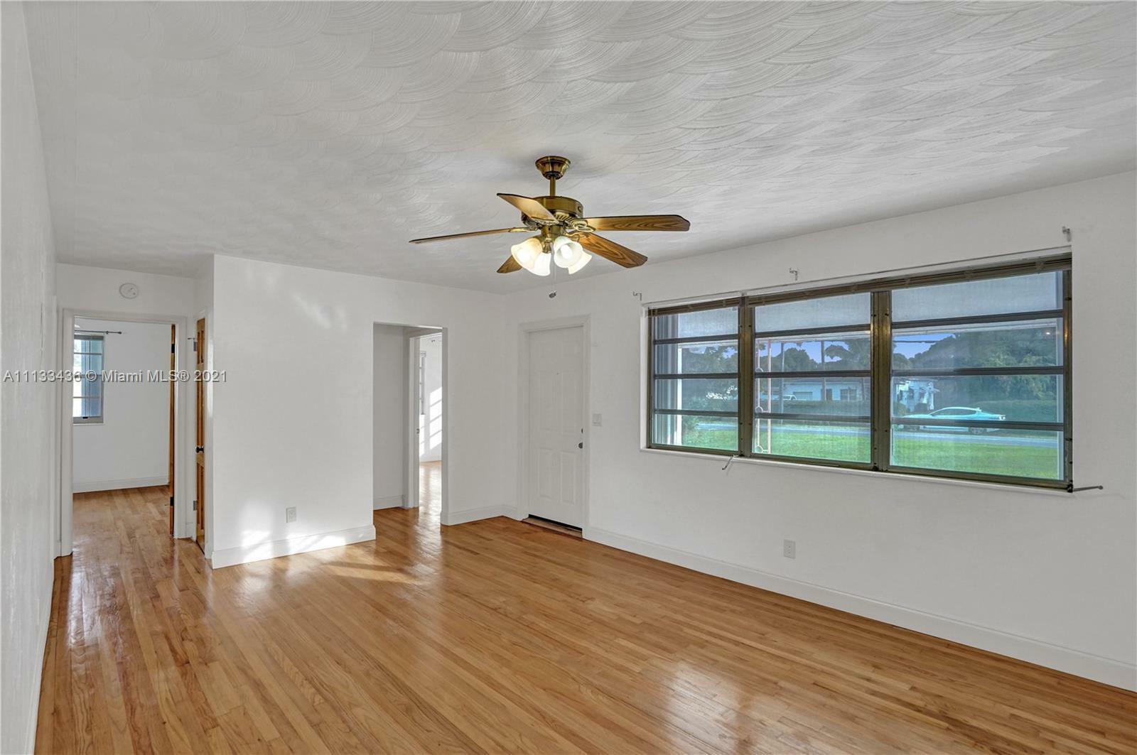 Property Photo:  265 NE 150th St  FL 33161 