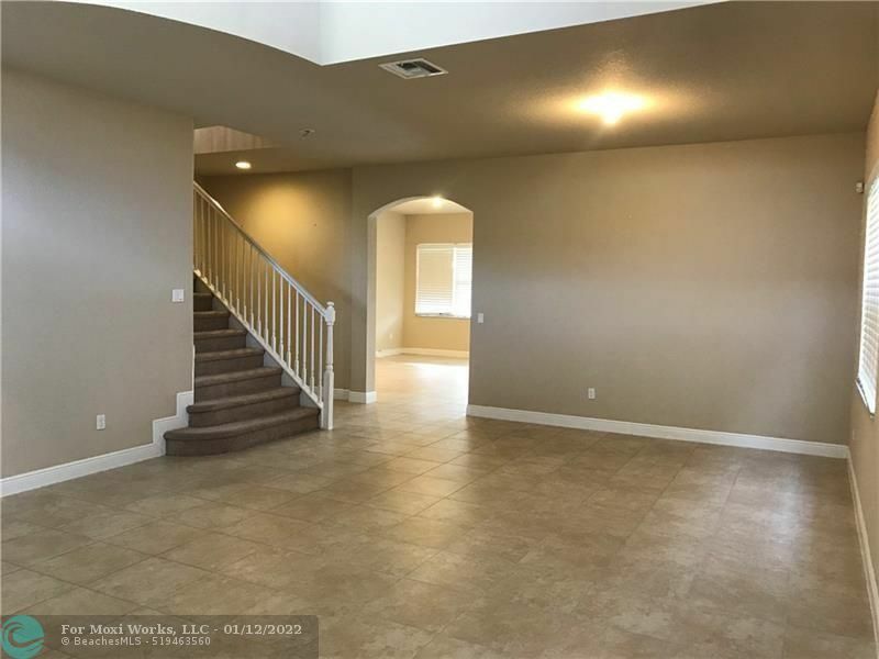 Property Photo:  8611 Waterside Ct  FL 33076 