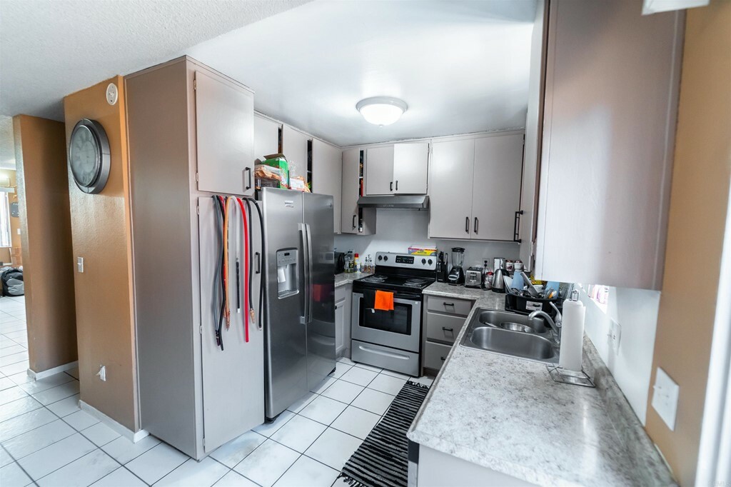 Property Photo:  1143 Emerald Ave  CA 92020 