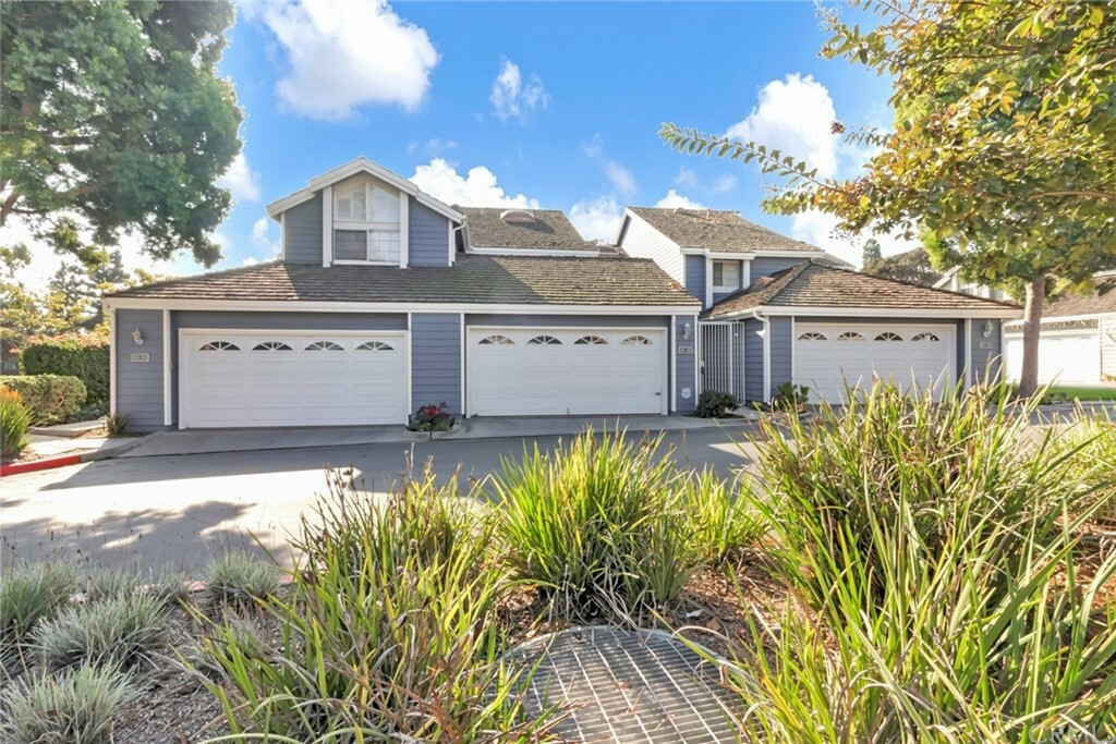 Property Photo: 421 Burlington Court 102 CA 90803