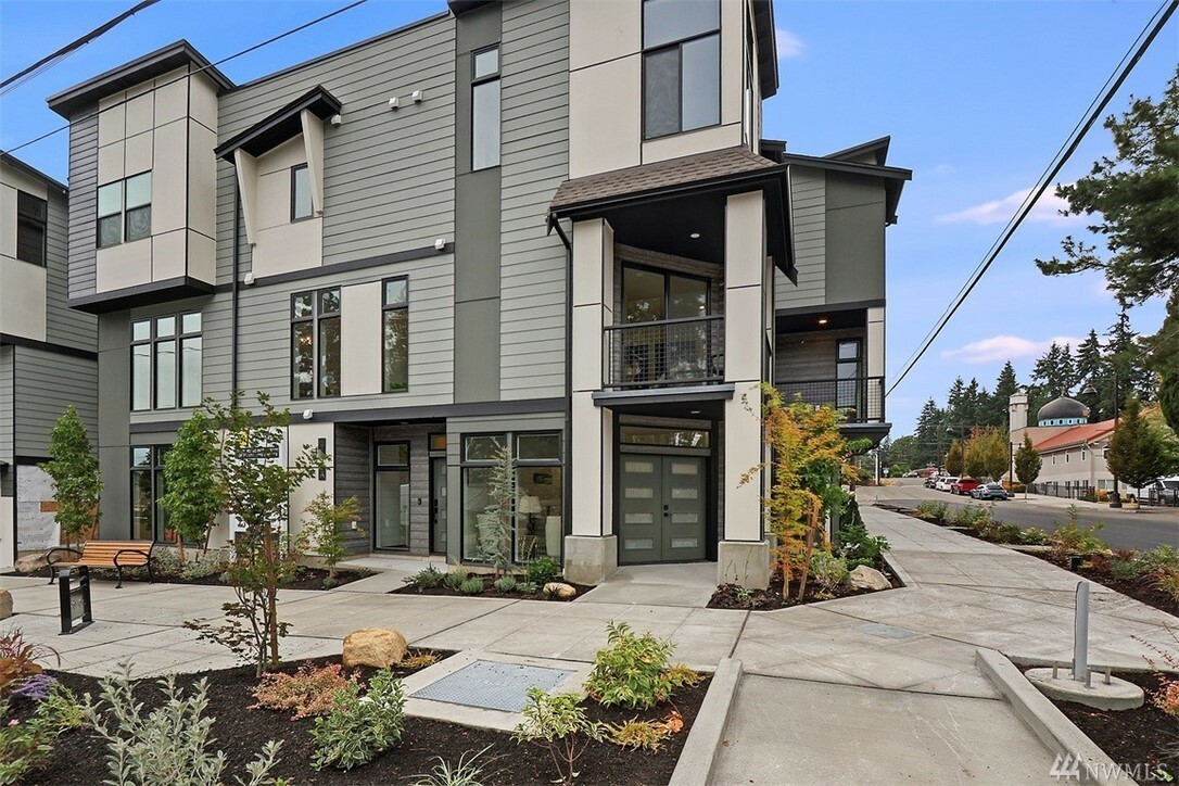 Property Photo: 23804 55th Ave W D WA 98043