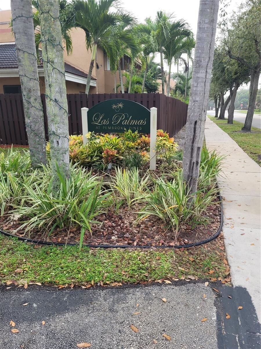 Property Photo: 1630 SW 120th Ave FL 33025
