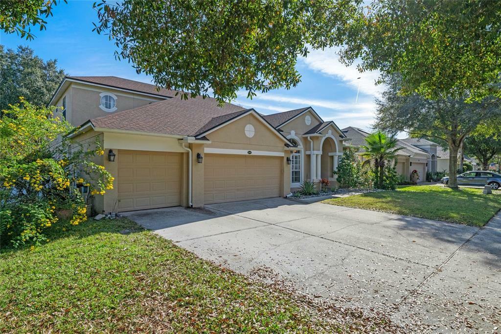 Property Photo:  2643 Aloma Oaks Drive  FL 32765 