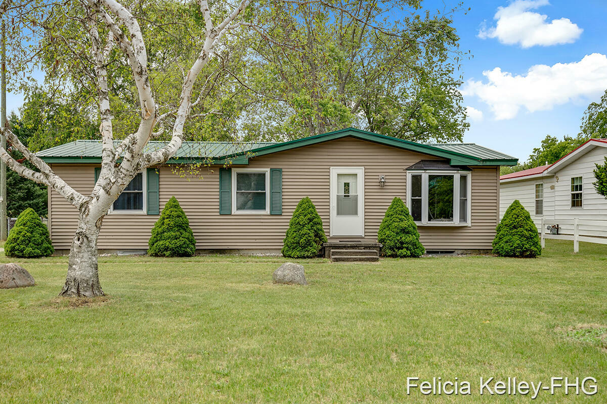 Property Photo:  1310 Colburn Avenue  MI 49307 