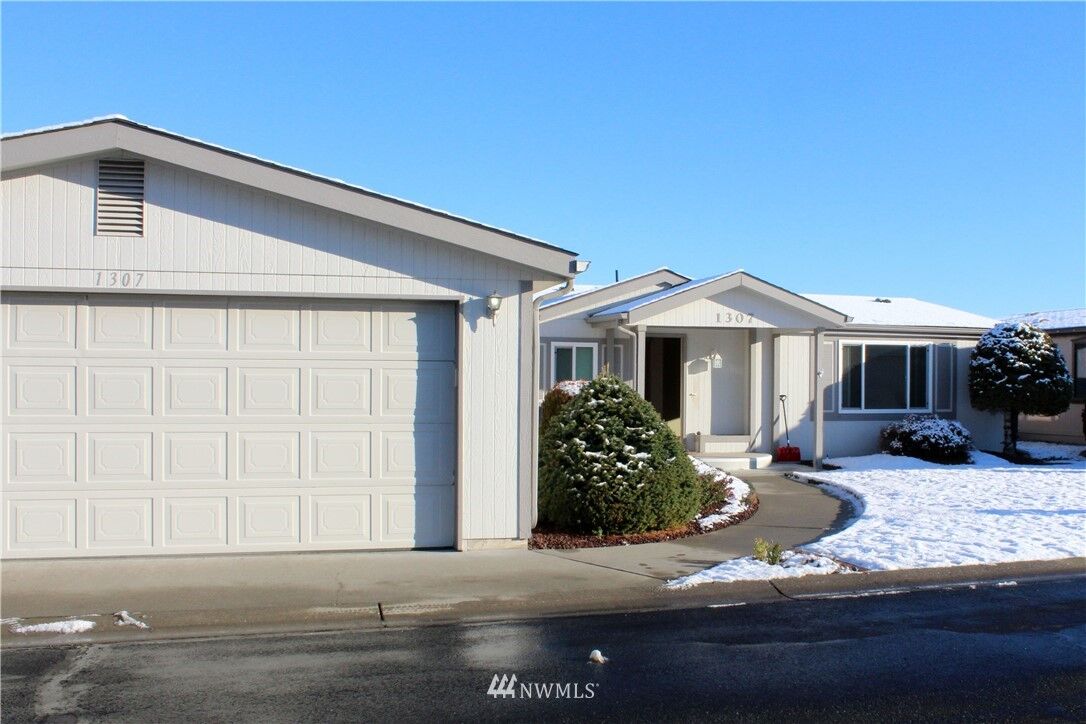 Property Photo:  1307 Horizon Place 75  WA 98801 