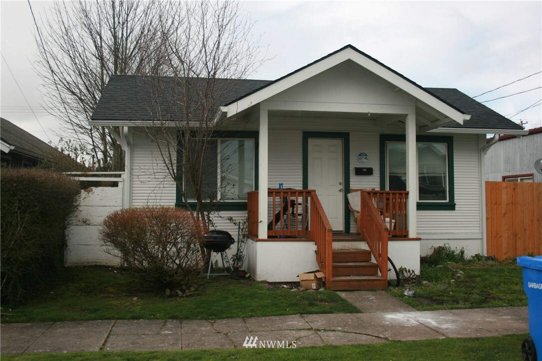 Property Photo:  805 S 3rd Street  WA 98626 