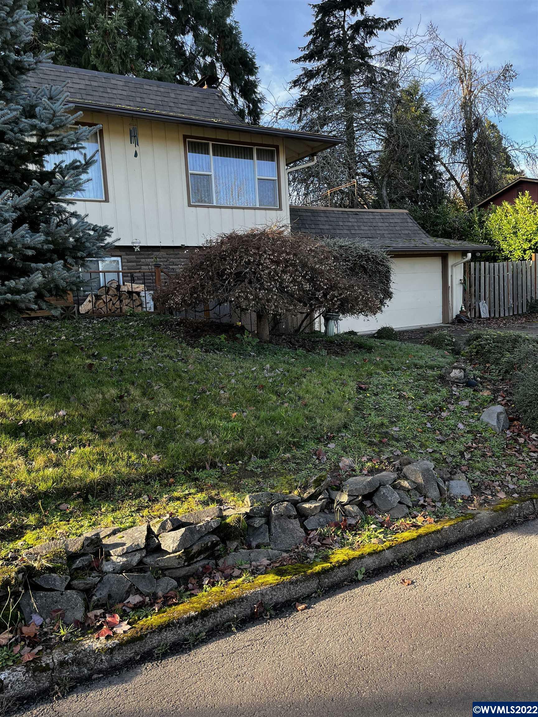 Property Photo:  262  Candlewood Wy N  OR 97361 