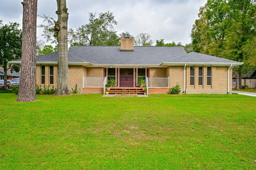 Property Photo:  815 Lynwood Road  TX 77373 