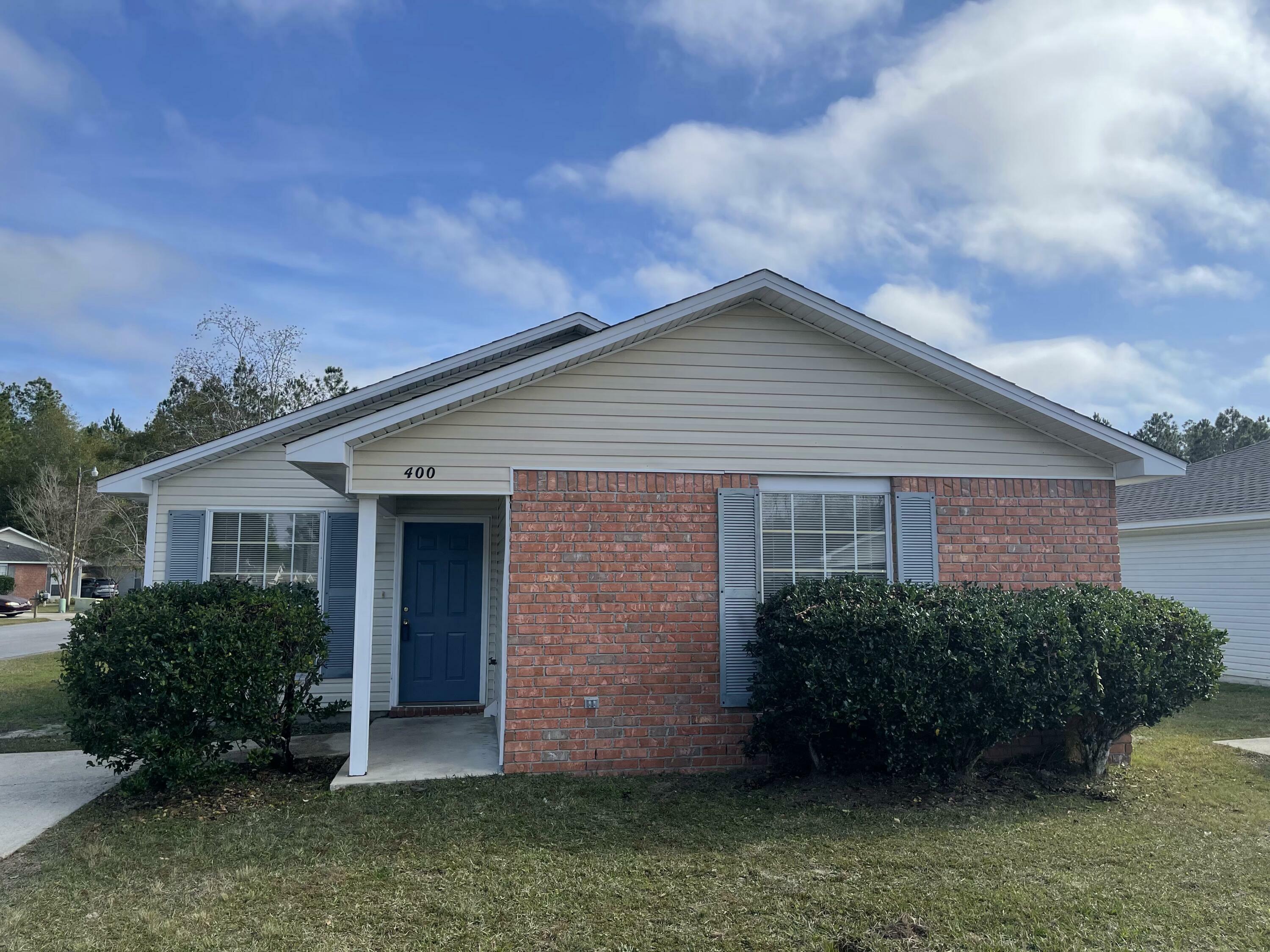 Property Photo:  400 Pine Crescent Way  FL 32506 