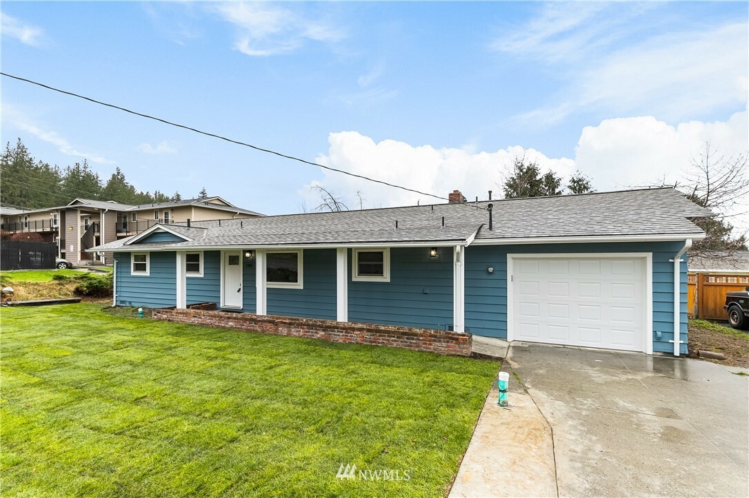 Property Photo: 1901 E Fir Street WA 98273