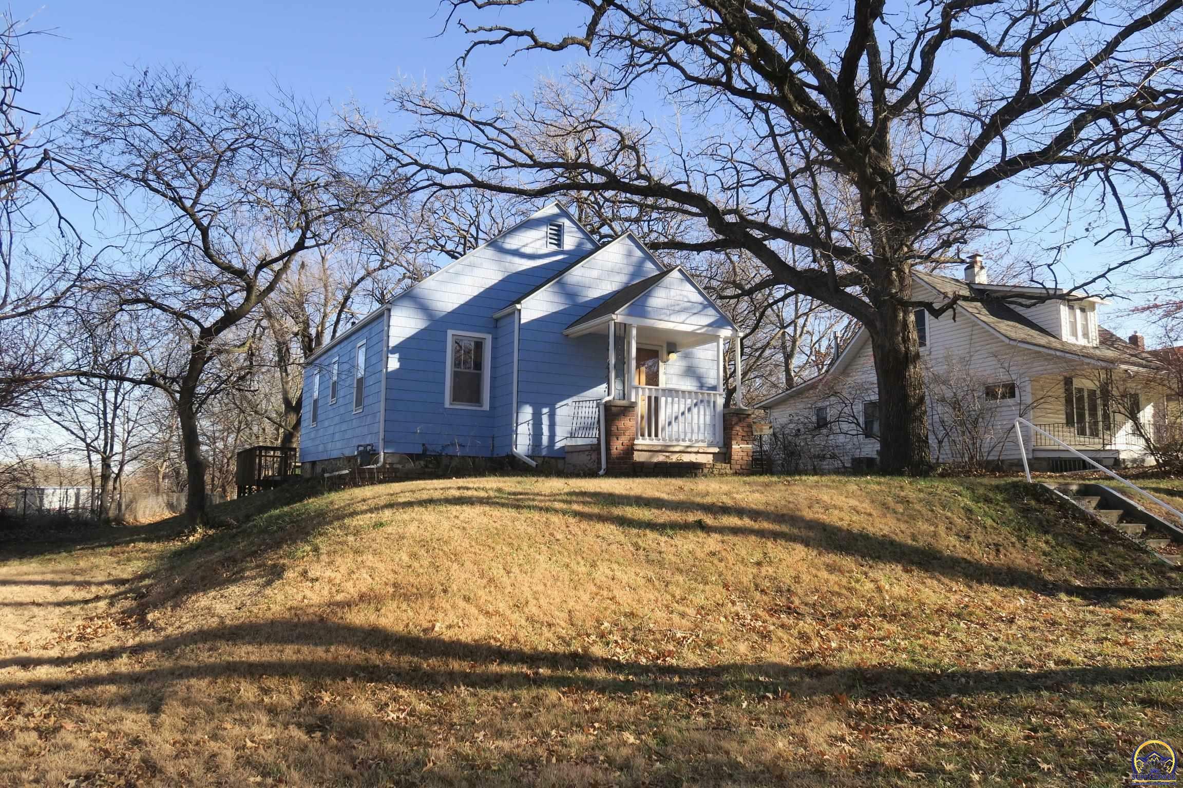 Property Photo:  216 NW Courtland Ave  KS 66606-1265 