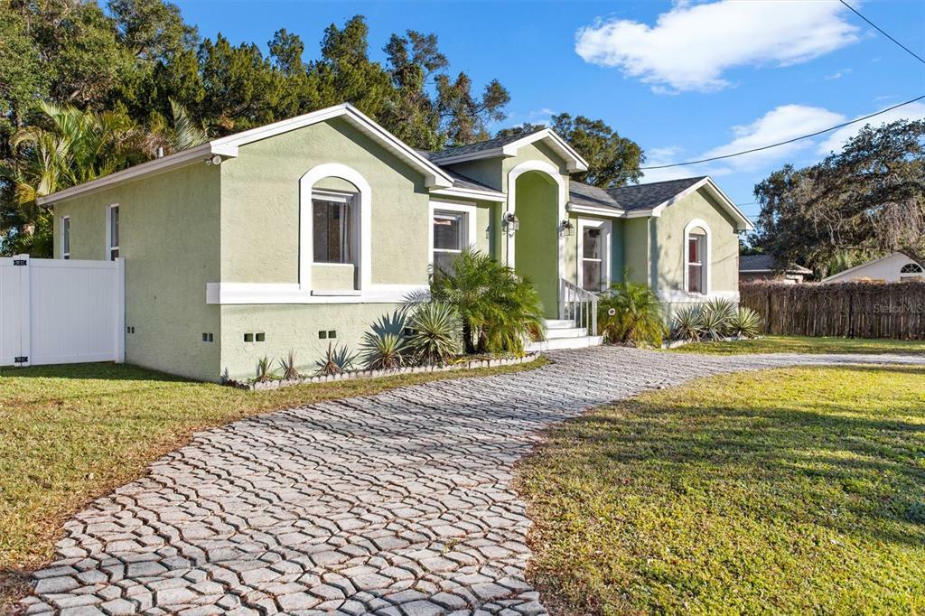 Property Photo: 4525 77th Way N FL 33709