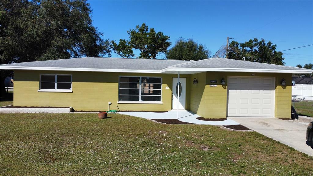 Property Photo: 115 E Seminole Drive FL 34293