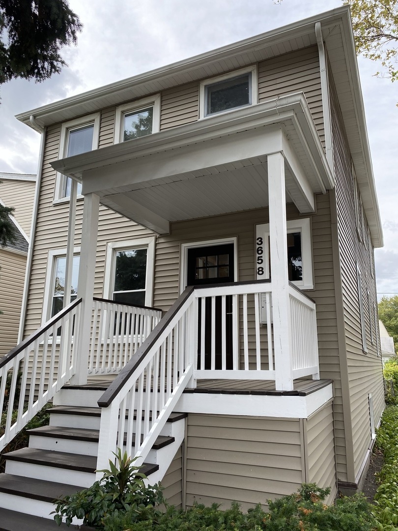 Property Photo: 3658 N Kedzie Avenue 2 IL 60618