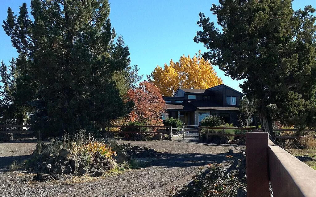 Property Photo: 4555 NW Pershall Way OR 97756