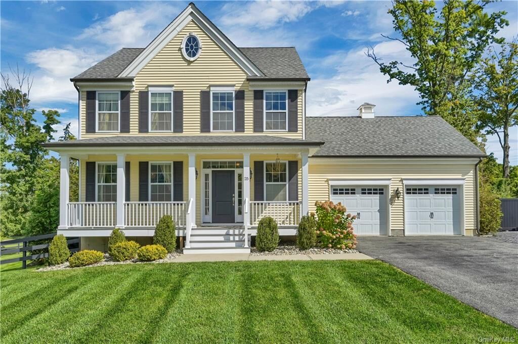 Property Photo:  25 Woodmere Circle  NY 10924 