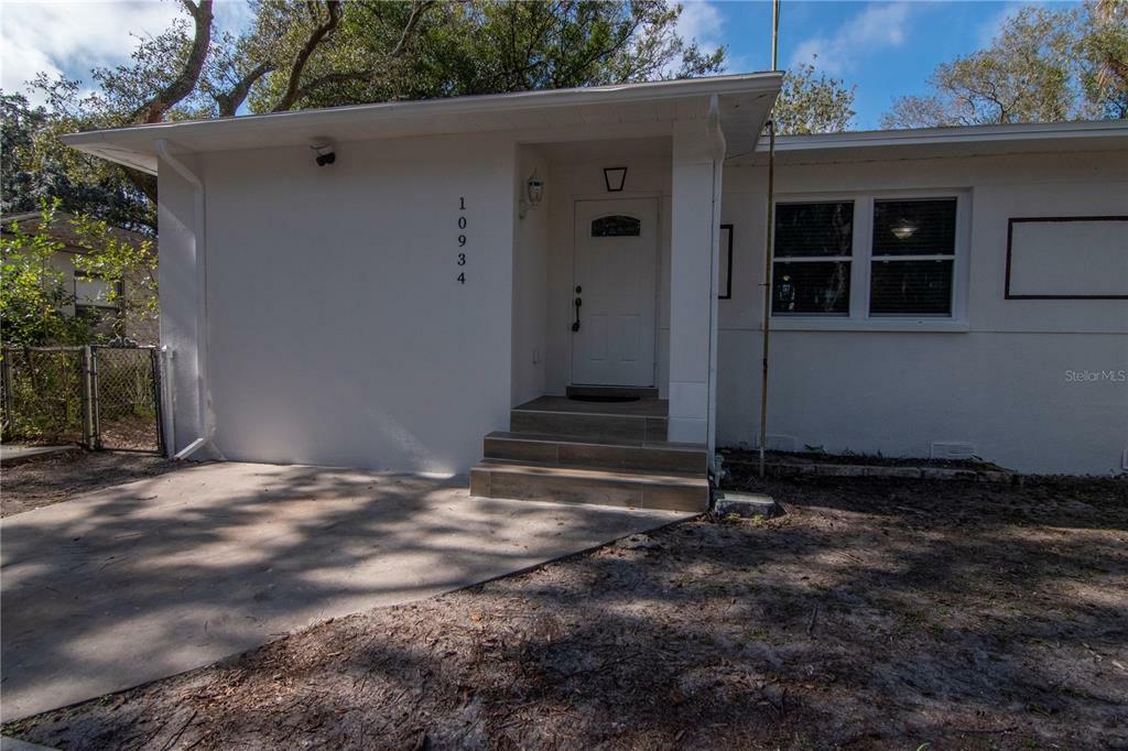 Property Photo:  10934 N Boulevard  FL 33612 