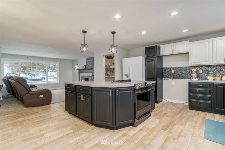 Property Photo: 3846 Cottonwood Street WA 98632