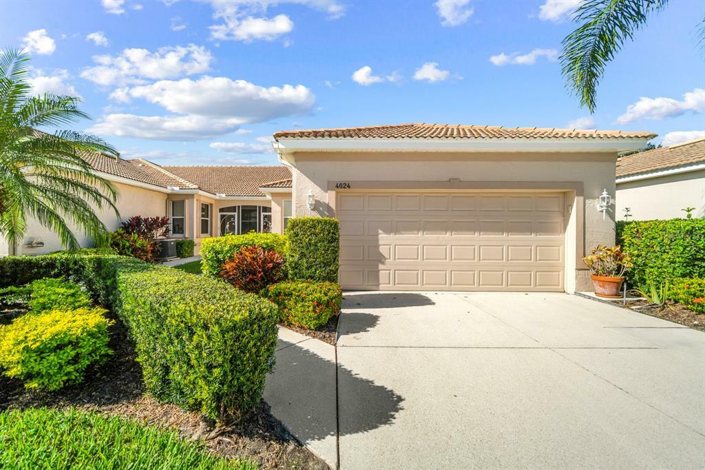 Property Photo:  4024 Cascade Falls Drive  FL 34243 