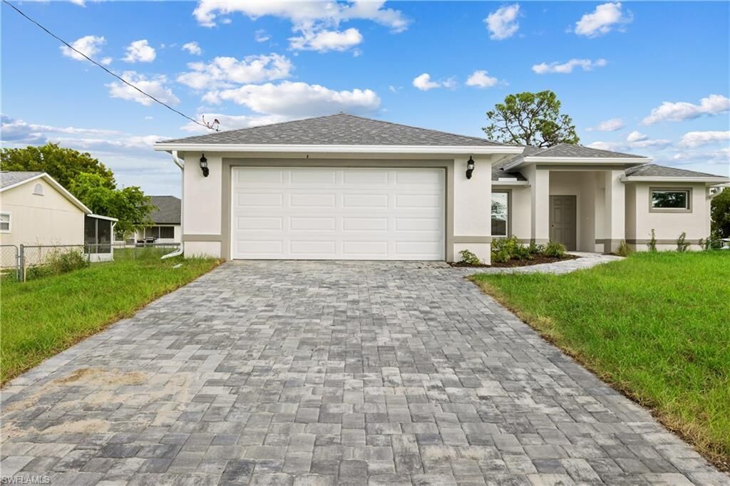 Property Photo:  402 SW 31st Avenue  FL 33991 