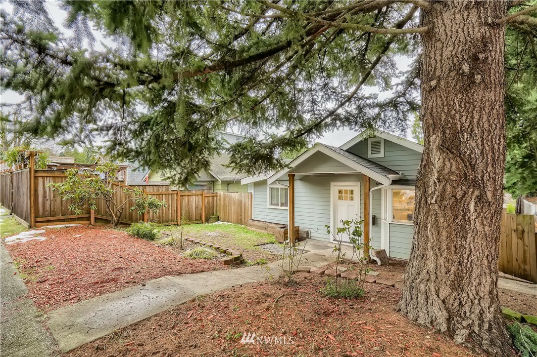 Property Photo:  7511 13th Avenue SW  WA 98106 