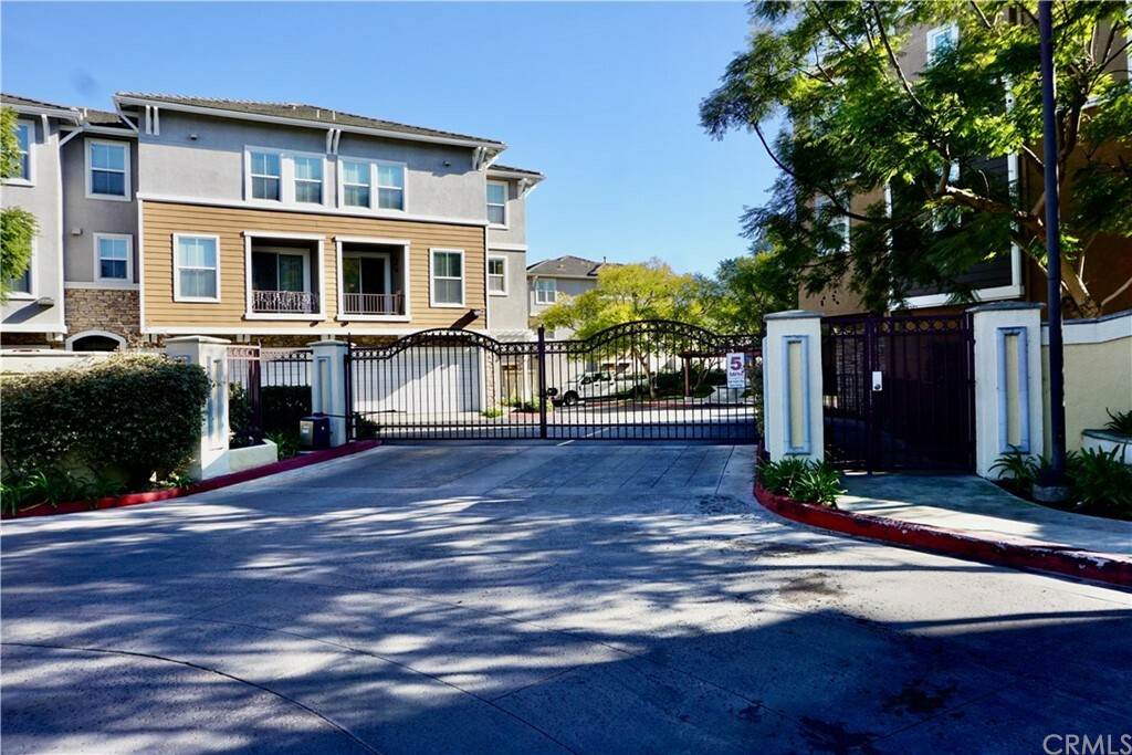 Property Photo:  3538 Torrance Boulevard 126  CA 90503 