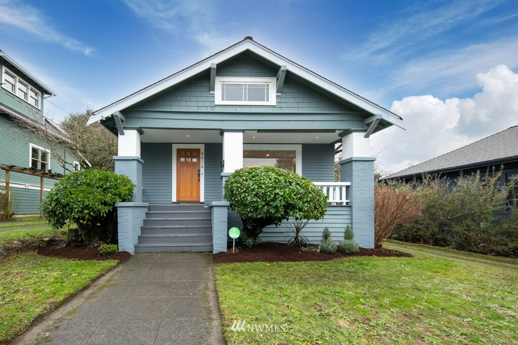 Property Photo:  4414 Thackeray Place NE  WA 98105 