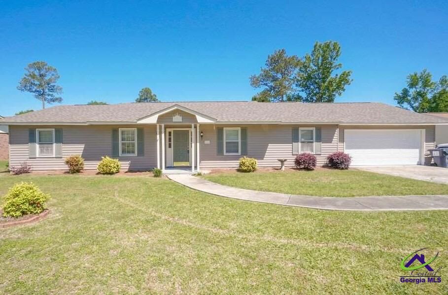 Property Photo:  111 Ridge Circle North  GA 31069 