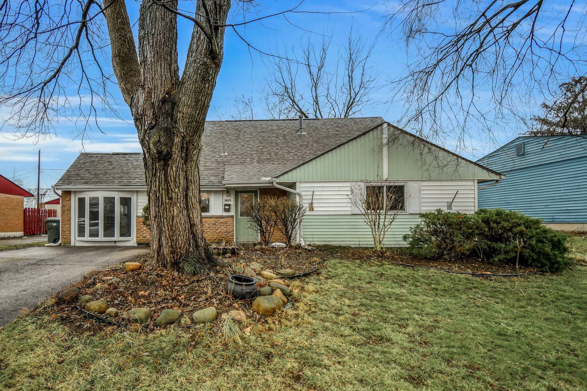 Property Photo: 3829 Gilroy Road OH 43227