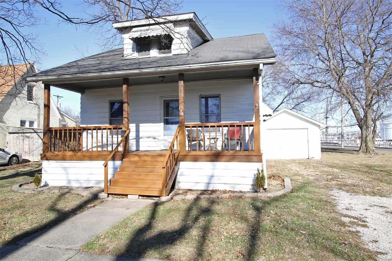 Property Photo:  148 E 6th Street  IL 62084 