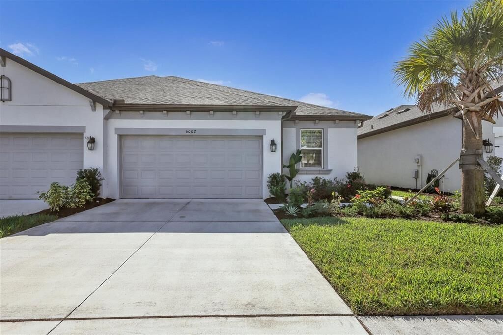 Property Photo: 6002 Amberly Drive FL 34208