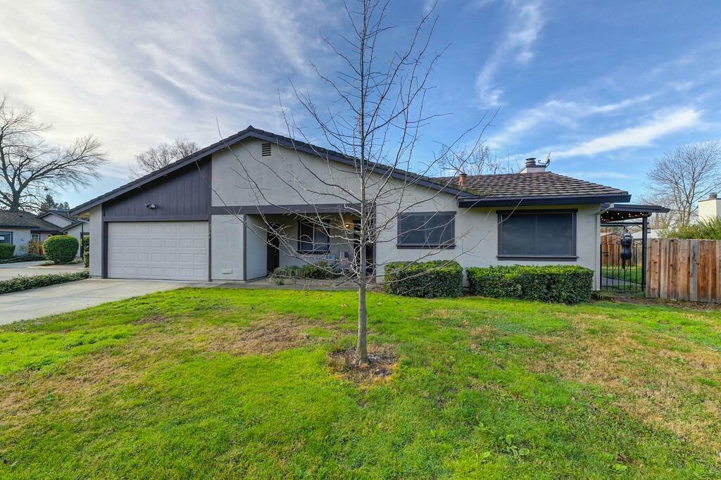 Property Photo:  2306 Summerfield Court  CA 95670 