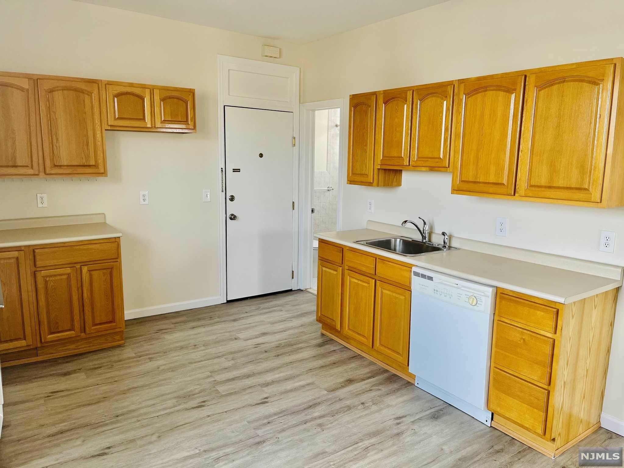 Property Photo:  18 East 17th Street 3F  NJ 07002 