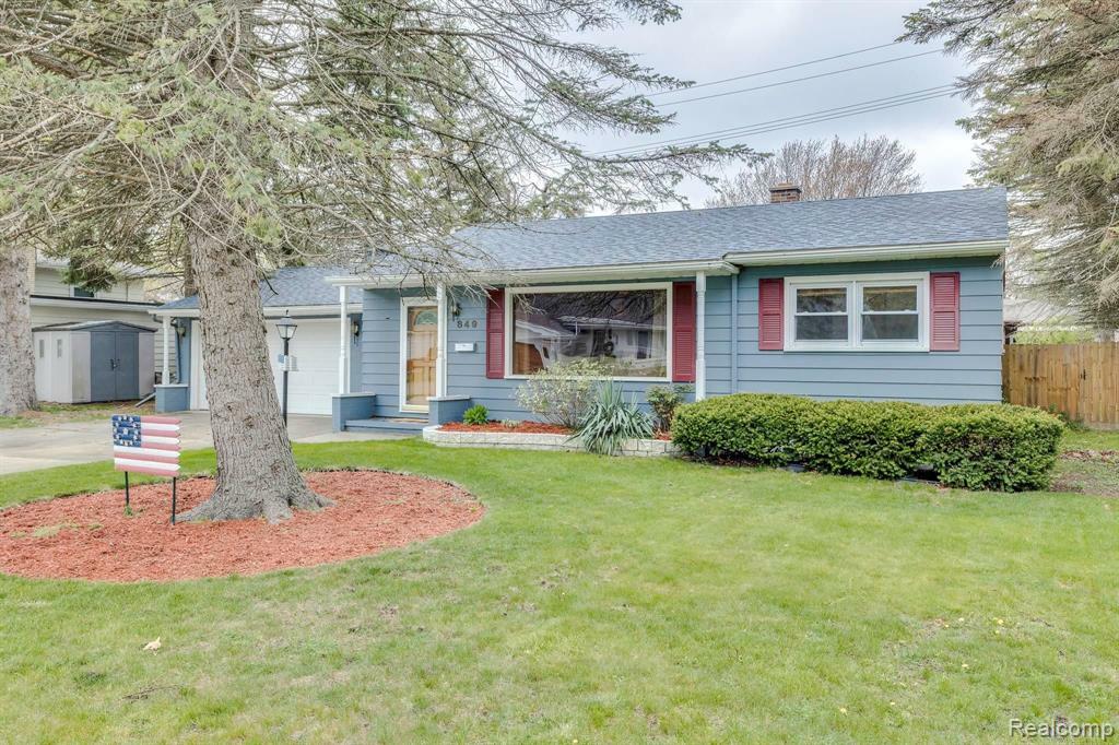 Property Photo: 849 Bonhomme Court MI 48060 2195
