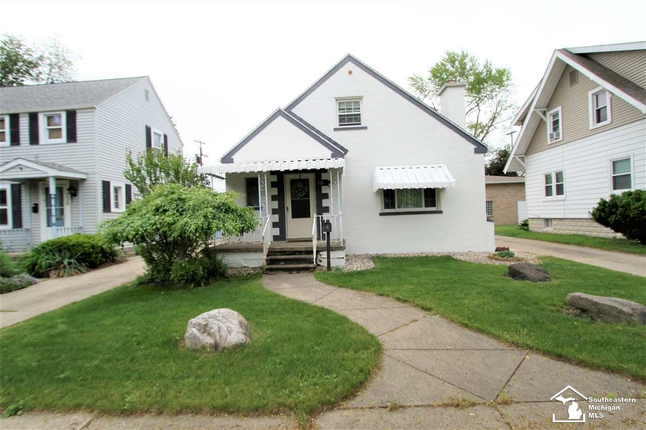 Property Photo:  726 N Monroe  MI 48162 