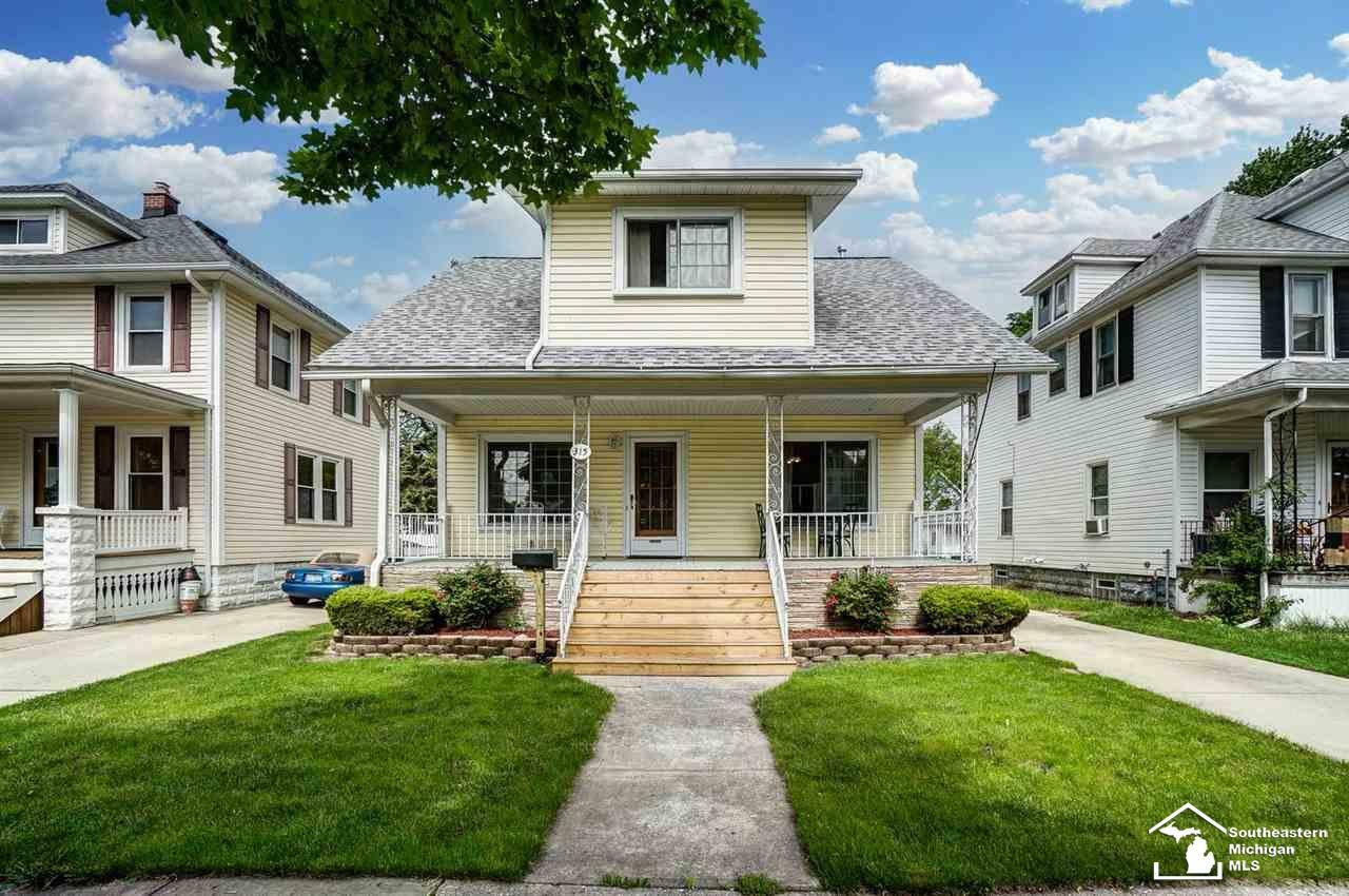 Property Photo:  315 Arbor Ave  MI 48162 