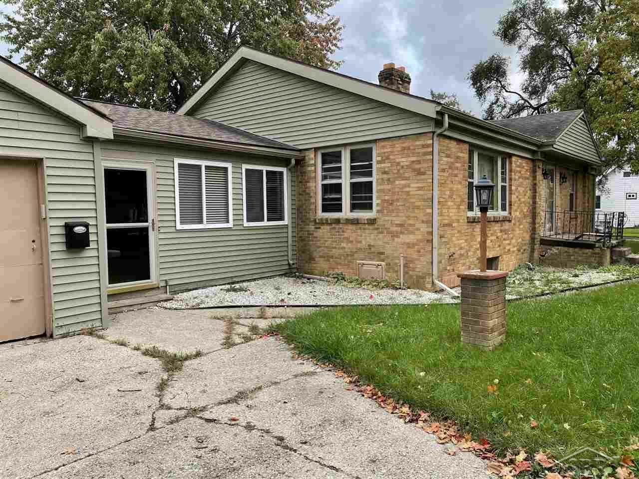 Property Photo:  2404 N Clinton  MI 48602 