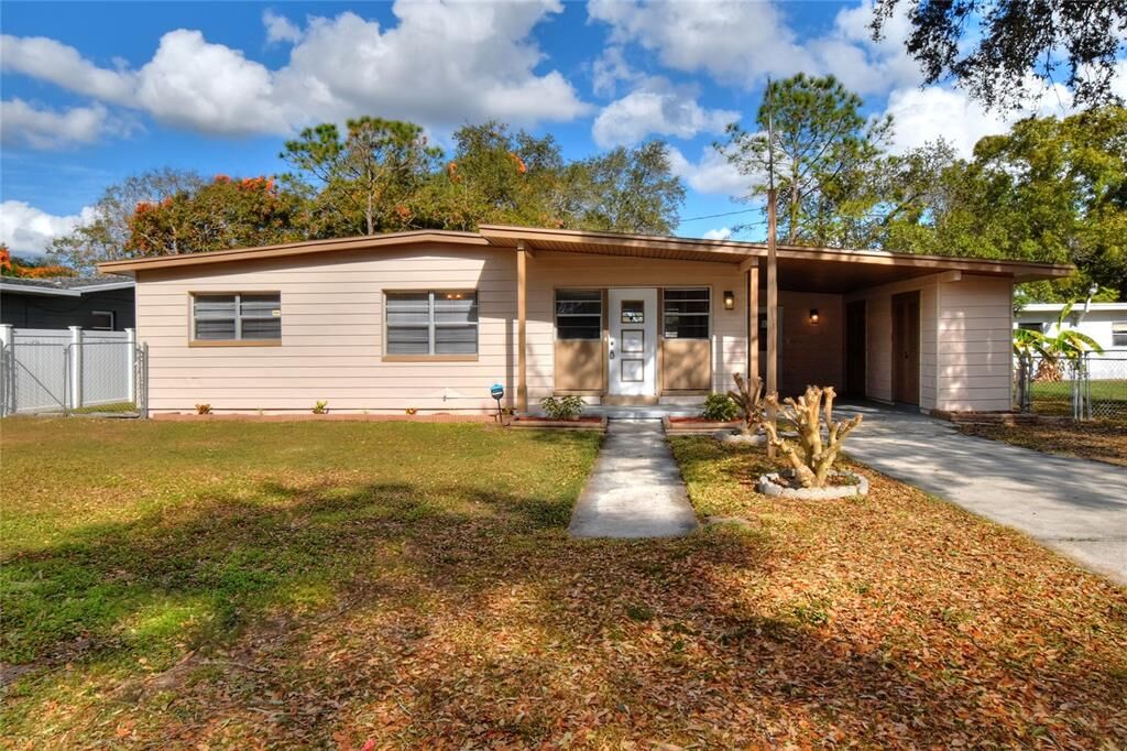 Property Photo:  2336 S Crystal Lake Drive  FL 33801 